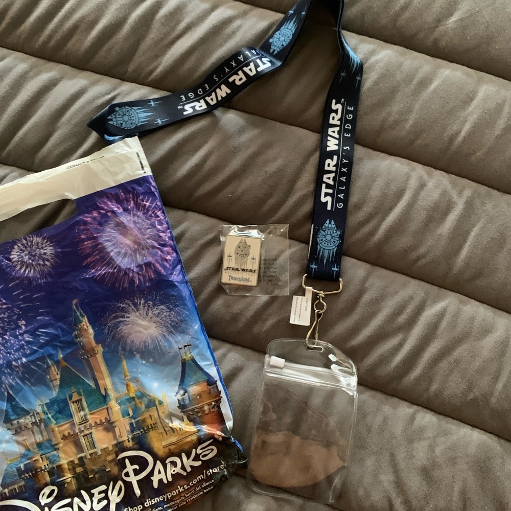 NWT Star Wars Disneyland lanyard with if card holder and star wars pin